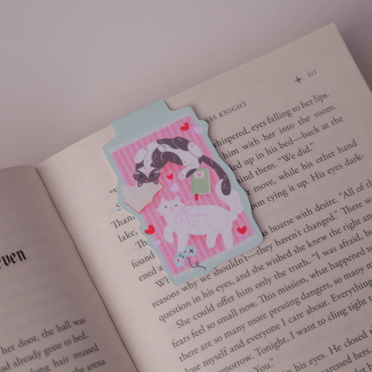 Cosy Cats Magnetic Bookmark – Cute Cat Reading Accessory